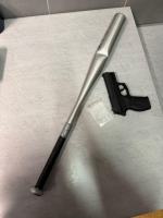 Kierowca pod wpływem narkotyków uderzył w drzewo. Świadek uniemożliwił mu odjazd