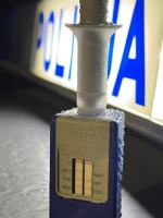 Kierowca pod wpływem narkotyków uderzył w drzewo. Świadek uniemożliwił mu odjazd