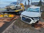 Zderzenie dwóch aut w Chróścicach. Audi dachowało