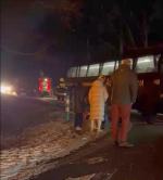 Zderzenie autobusu i dwóch samochodów osobowych- trzy osoby poszkodowane