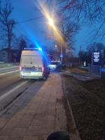 Lexus rozbity o drzewo w Opolu. Kierowca miał ponad 2 promile alkoholu