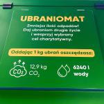 Drugie życie dla ubrań i realna pomoc. Ubraniomat stanął w Karolince