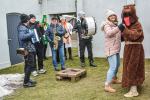Niedźwiedź znów zatańczył w Chróścinie. Barwny korowód przeszedł przez wieś