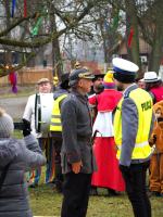 Wodzenie Bera w Muzeum Wsi Opolskiej. Tradycyjny mięsopust przyciągnął uczestników