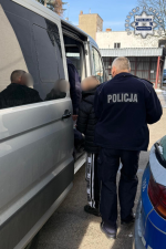 Bus na kradzionych tablicach. W środku pijany kierowca, łomy i noktowizor