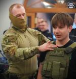 Za kulisami policyjnej służby. Uczniowie odwiedzili komendę w Opolu