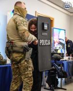 Za kulisami policyjnej służby. Uczniowie odwiedzili komendę w Opolu
