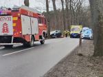 Samochód uderzył w drzewo na drodze Kup - Murów. Dziecko zabrał LPR