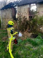 Pożar pustostanu w Dańcu. Ogień pojawił się ponownie w tym samym budynku