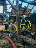 Pożar pustostanu w Dańcu. Ogień pojawił się ponownie w tym samym budynku