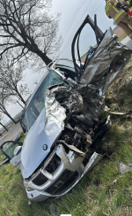 Groźny wypadek BMW i Audi. Dwie osoby zakleszczone w pojazdach. Lądował LPR