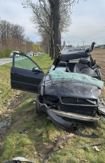 Groźny wypadek BMW i Audi. Dwie osoby zakleszczone w pojazdach. Lądował LPR