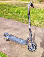 Policja z Namysłowa odzyskała hulajnogę. Nastolatek podziękował funkcjonariuszom