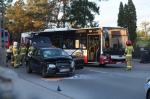 Zderzenie autobusu z osobówką na Popiełuszki