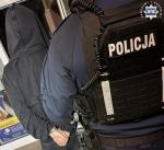 17-latek zatrzymany nocą. Jechał skuterem po alkoholu, miał przy sobie narkotyki