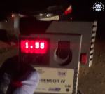 Pijany kierowca uderzył w przydrożny krzyż. Drugi jechał slalomem przez miasto