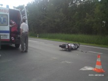 Kobieta bez prawa jazdy uderzyła w motocykl