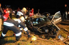 Czołowe zderzenie citroena z ciężarówką