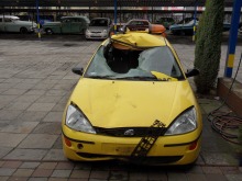 Pieszy szedł środkiem drogi, potrącił go samochód