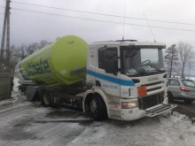 Cysterna zsunęła się z drogi