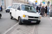 Nietypowy finał parkowania busa