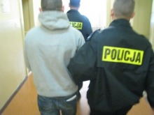 32-latek odpowie za włamania i narkotyki