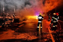 Na autostradzie spłonęła naczepa ciężarówki