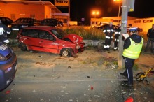 Pijany kierowca zakończył jazdę na latarni