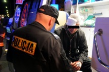 Pijany kierowca zakończył jazdę na latarni