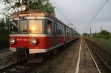 Pijana młodzież obrzuciła pociąg kamieniami