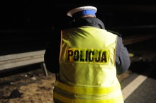 Pijany kierowca wjechał w płot i uciekał