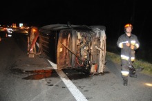 Zderzenie na autostradzie, kierowca zasnął za kółkiem 