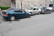 Cztery auta uszkodzone na ulicy Waryńskiego