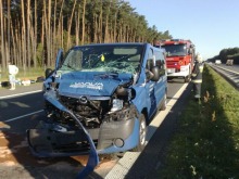 Bus najechał na tył ciężarówki