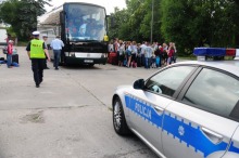 Sprawdź, czym Twoje dziecko jedzie na wakacje