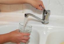 Z kranów może płynąć żółta woda