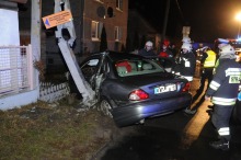 Pijany kierowca wjechał w słup, mieszkańcy ul. Grudzickiej bez prądu