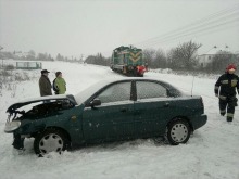 Samochód wjechał pod lokomotywę