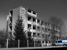 Pijany 24-latek spadł z dachu