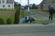 Toyota wyprzedzała traktor. Doszło do zderzenia