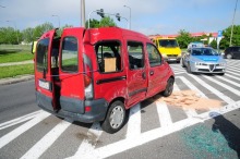 Wjechała na skrzyżowanie na czerwonym świetle, doszło do zderzenia