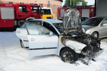 Seat spłonął pod wiaduktem na Struga