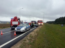 Kierowca audi zawracał na obwodnicy, zderzył się z ciężarówką