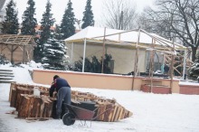 Ruszyła budowa żywej szopki przy parafii św. Józefa
