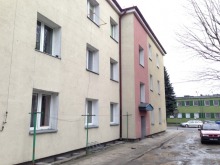 Lokatorzy bloku mieszkalnego znaleźli zwłoki bezdomnego