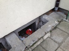 Lokatorzy bloku mieszkalnego znaleźli zwłoki bezdomnego