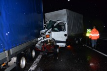 Zderzenie busa i ciężarówki na autostradzie
