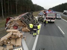 W ciężarówce jadącej autostradą odpadło koło