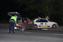 Kierowca tico uderzył w taksówkę i uciekł z miejsca zdarzenia