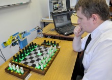 Na politechnice powstał robot grający w szachy 